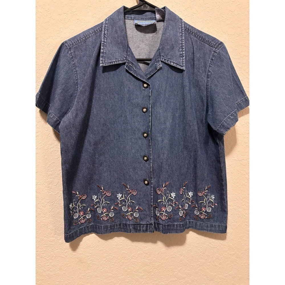 Jane Ashley 90s Cottagecore Embroidered Floral Denim Cotton Button Down Shirt PM - Picture 2 of 12